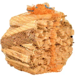 Anfeuerholz aus Mischholz im Netz, abgepackt zu 5 dm³