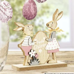 Deko-Osterhasen mit Osterei