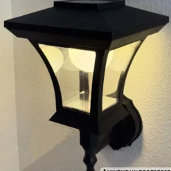 LED-Solarlaterne mit Wandhalterung