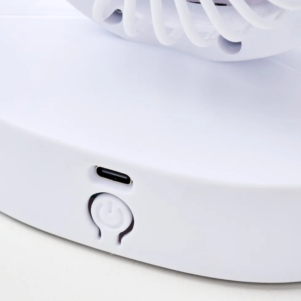 Wiederaufladbarer Tischventilator weiß, mit 3 Lüftern und USB‑C